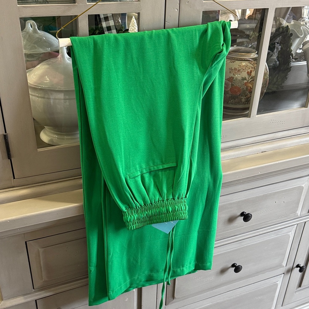 NWT! Vibrant Green Wide Leg Pants, Size M